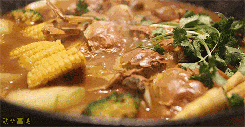美味的地锅鸡炖玉米gif图片