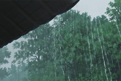 窗外下起的磅礴大雨顺着屋檐流淌下来gif图片:下雨