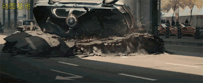 女超人发力使汽车爆炸冒出黑烟gif图片:超人