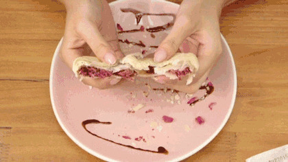 美味的玫瑰花餅很美味的样子啊gif图片:美食