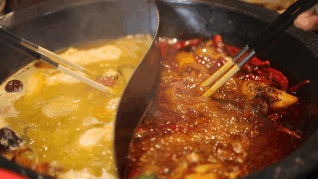 下火锅的肉食动态图片:火锅
