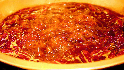 红色的麻辣烫火锅动态图片:麻辣烫