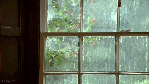 窗外的大雨不停的下使人很惆怅gif图片