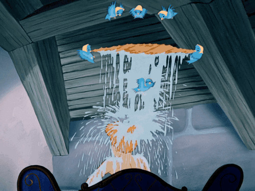 美丽的卡通在小鸟的帮助下洗澡gif图片