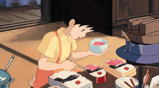 可爱的卡通小女孩在屋里独自一人做美食gif图片