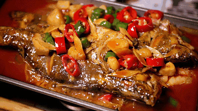 香喷喷的香辣味烤鱼动态图片:烤鱼,美食