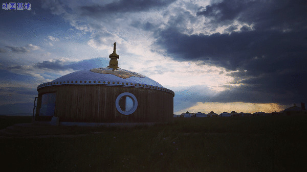 草原上的蒙古包上方飘过一团团乌云gif图片:乌云
