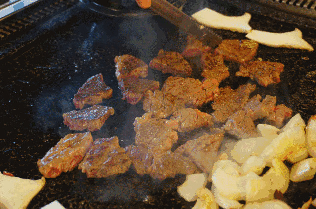挑动味觉的铁板烤肉gif图片:烤肉