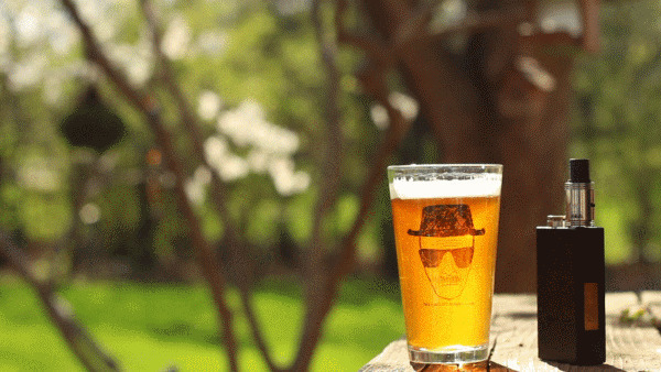 夏日一杯凉爽啤酒gif图片:啤酒