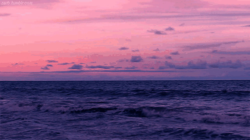 大海与晚霞连接在一起形成一副美好的画卷gif图片