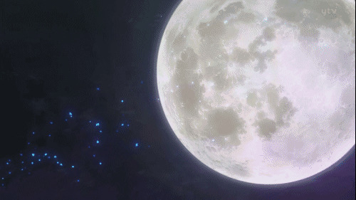 一轮圆月挂空中动态图:中秋节,圆月