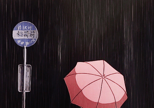 有人在雨中的车站等车动画图片:下雨,雨伞
