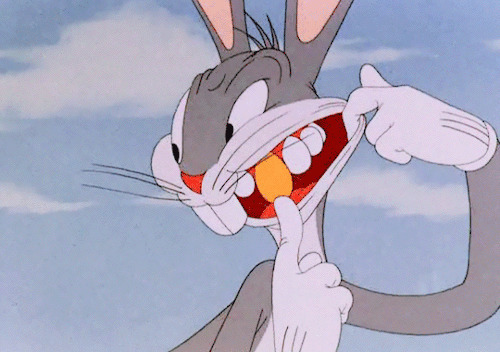 可爱的卡通兔八哥嘴里嘴里长了一颗大金牙GIF图片