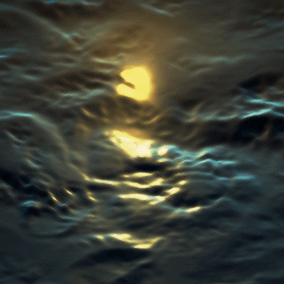 破碎的月亮在水中挣扎gif图片