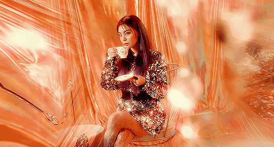 喝咖啡的女孩好美的样子gif图片:咖啡