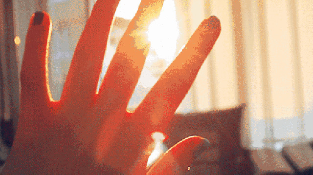 穿过手指的阳光动态图片:阳光,手指
