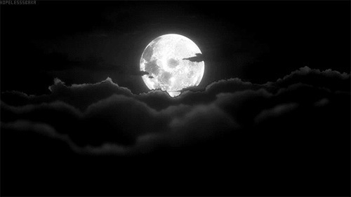 乌云在月亮下随风飘动gif图片:乌云