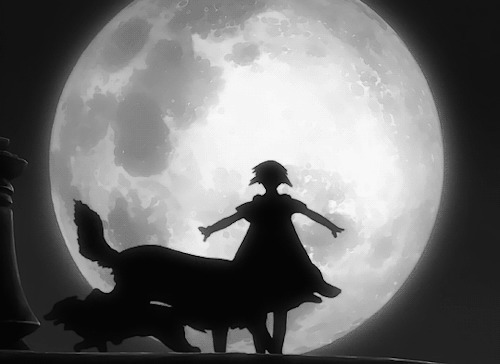 可爱的女孩在i月球下与狼群共舞gif图片